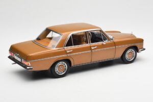 Mercedes 200 W115 Bycane Dourado Edição Dealer Norev 1:18 B66040665 Metal - imagem 3 de 8