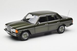 Mercedes 200 W123 Cypress Verde Metálico Edição Dealer Norev 1:18 B66040654 Metal