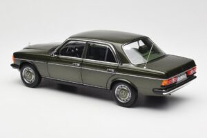 Mercedes 200 W123 Cypress Verde Metálico Edição Dealer Norev 1:18 B66040654 Metal - imagem 7 de 8