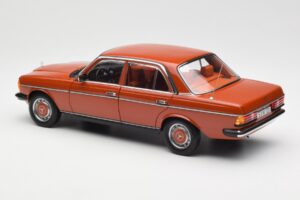 Mercedes 200 W123 English Vermelho Edição Dealer Norev 1:18 B66040653 Metal - imagem 7 de 8