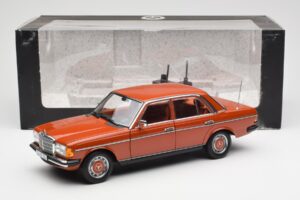 Mercedes 200 W123 English Vermelho Edição Dealer Norev 1:18 B66040653 Metal - imagem 8 de 8