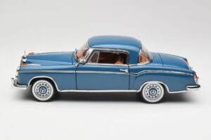 Mercedes 220 SE W128 Azul Sun Star 1:18 3561 Metal - imagem 4 de 8