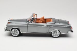 Mercedes 220 SE W128 Cabriolet Grey Metallic Sun Star 1:18 3352-M1 Metal - imagem 4 de 8