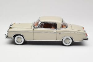 Mercedes 220 SE W128 Coupe Cinzento Claro Sun Star 1:18 3568 Metal - imagem 4 de 8