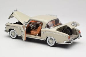 Mercedes 220 SE W128 Coupe Cinzento Claro Sun Star 1:18 3568 Metal - imagem 5 de 8