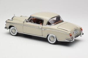 Mercedes 220 SE W128 Coupe Cinzento Claro Sun Star 1:18 3568 Metal - imagem 7 de 8