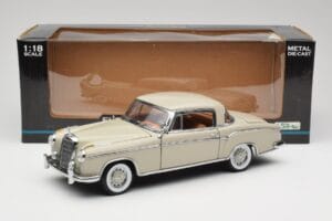 Mercedes 220 SE W128 Coupe Cinzento Claro Sun Star 1:18 3568 Metal - imagem 8 de 8