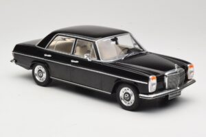 Mercedes 220D W115 Preto MCG 1:18 MCG18117 Metal - imagem 4 de 6