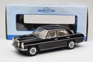 Mercedes 220D W115 Preto MCG 1:18 MCG18117 Metal - imagem 6 de 6