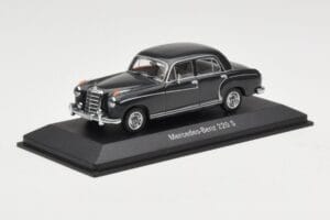 Mercedes 220S W180 Cinzento Claro Minichamps 1:43 B66040534 Metal - imagem 2 de 4