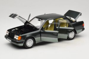 Mercedes 230E W124 Night Green Metallic Norev 1:18 183952 Metal - imagem 2 de 8