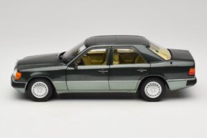 Mercedes 230E W124 Night Green Metallic Norev 1:18 183952 Metal - imagem 4 de 8