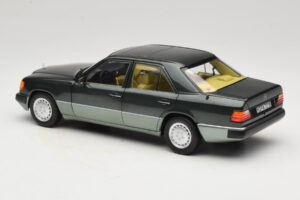 Mercedes 230E W124 Night Green Metallic Norev 1:18 183952 Metal - imagem 7 de 8