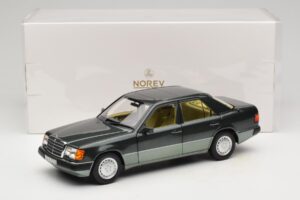 Mercedes 230E W124 Night Green Metallic Norev 1:18 183952 Metal - imagem 8 de 8
