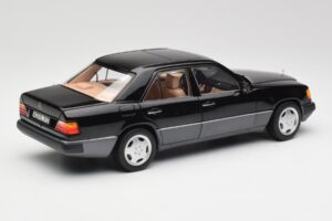 Mercedes 230E W124 AMG Wheels Preto Edição Limitada Norev 1:18 183950 Metal - imagem 3 de 12