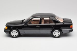 Mercedes 230E W124 AMG Wheels Preto Edição Limitada Norev 1:18 183950 Metal - imagem 4 de 12