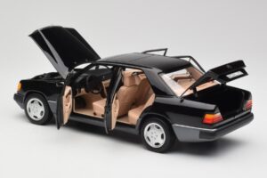 Mercedes 230E W124 AMG Wheels Preto Edição Limitada Norev 1:18 183950 Metal - imagem 5 de 12