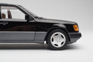 Mercedes 230E W124 AMG Wheels Preto Edição Limitada Norev 1:18 183950 Metal - imagem 8 de 12