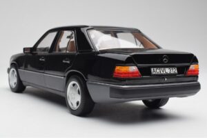 Mercedes 230E W124 AMG Wheels Preto Edição Limitada Norev 1:18 183950 Metal - imagem 10 de 12