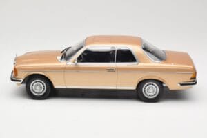 Mercedes 280 CE C123 Dourado Norev 1:18 183587 Metal - imagem 3 de 6