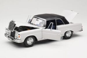 Mercedes 280 SE W111 Cabriolet Cinzento Claro Norev 1:18 183530 Metal - imagem 2 de 8