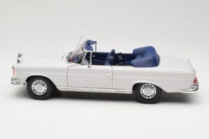 Mercedes 280 SE W111 Cabriolet Cinzento Claro Norev 1:18 183530 Metal - imagem 4 de 8