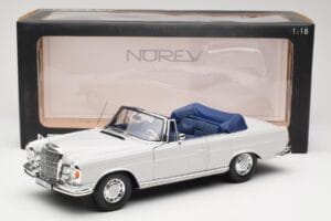 Mercedes 280 SE W111 Cabriolet Cinzento Claro Norev 1:18 183530 Metal - imagem 8 de 8