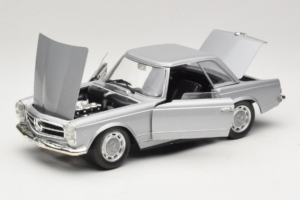Mercedes 280 SL W113 Berlina Prata Techno Giodi 1:18 F14051030 Metal - imagem 2 de 8
