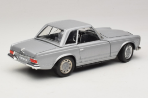 Mercedes 280 SL W113 Berlina Prata Techno Giodi 1:18 F14051030 Metal - imagem 3 de 8