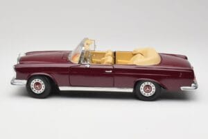 Mercedes 280SE W108 Bordeaux Vermelho Maisto 1:18 31811 Metal - imagem 4 de 8