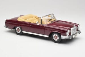 Mercedes 280SE W108 Bordeaux Vermelho Maisto 1:18 31811 Metal - imagem 6 de 8
