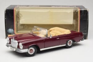 Mercedes 280SE W108 Bordeaux Vermelho Maisto 1:18 31811 Metal - imagem 8 de 8