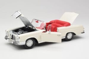Mercedes 280SE W108 Ivory Branco Maisto 1:18 50223 Metal - imagem 2 de 8