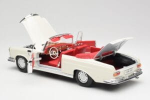Mercedes 280SE W108 Ivory Branco Maisto 1:18 50223 Metal - imagem 5 de 8