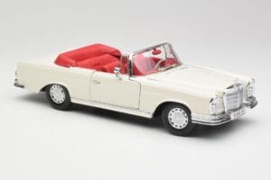 Mercedes 280SE W108 Ivory Branco Maisto 1:18 50223 Metal - imagem 6 de 8