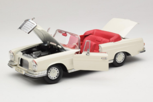 Mercedes 280 SE W108 Branco Maisto 1:18 52111 Metal - imagem 2 de 8