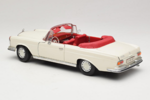 Mercedes 280 SE W108 Branco Maisto 1:18 52111 Metal - imagem 7 de 8