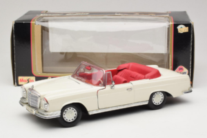 Mercedes 280 SE W108 Branco Maisto 1:18 52111 Metal - imagem 8 de 8