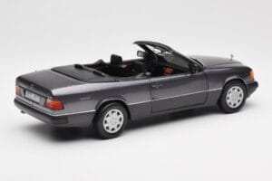 Mercedes 300 CE-24 W124 Cabriolet Violeta Metallic Norev 1:18 183567 Metal - imagem 4 de 10