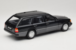 Mercedes 300 D W124 Break Preto Norev 1:18 183960 Metal - imagem 3 de 8