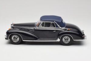 Mercedes 300 SC W188 Cabriolet Softtop Azul Escuro KK-Scale 1:18 KKDC180944 Metal - imagem 3 de 6