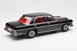 Mercedes 300 SEL 6.3 W109 Preto AUTOart 1:18 76140 Metal - imagem 3 de 8