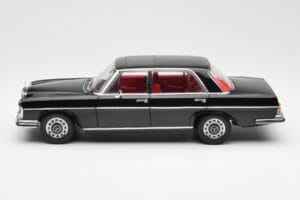 Mercedes 300 SEL 6.3 W109 Preto AUTOart 1:18 76140 Metal - imagem 4 de 8