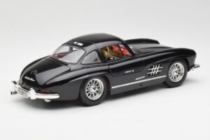 Mercedes 300 SL W198 Preto Bburago 1:18 35791 Metal - imagem 3 de 8