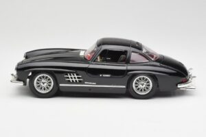 Mercedes 300 SL W198 Preto Bburago 1:18 35791 Metal - imagem 4 de 8