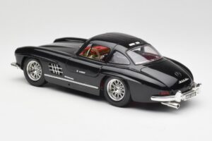 Mercedes 300 SL W198 Preto Bburago 1:18 35791 Metal - imagem 7 de 8