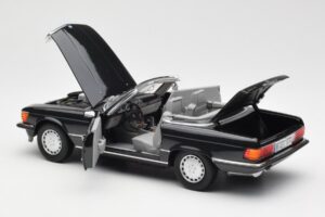 Mercedes 300 SL R107 Preto Pearl Edição Dealer Norev 1:18 B66040678 Metal - imagem 7 de 10
