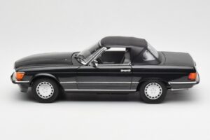 Mercedes 300 SL R107 Preto Pearl Edição Dealer Norev 1:18 B66040678 Metal - imagem 5 de 10