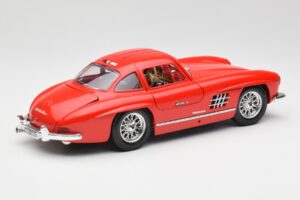 Mercedes 300 SL Vermelho Bburago 1:18 3015 Metal - imagem 3 de 8