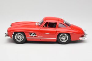 Mercedes 300 SL Vermelho Bburago 1:18 3015 Metal - imagem 4 de 8
